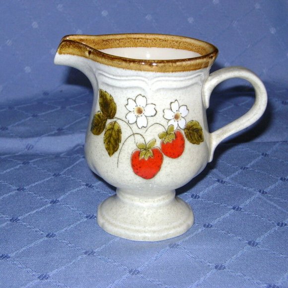 Mikasa Strawberry Festival Stoneware Creamer EB801 Vintage Cottagecore - Picture 8 of 9